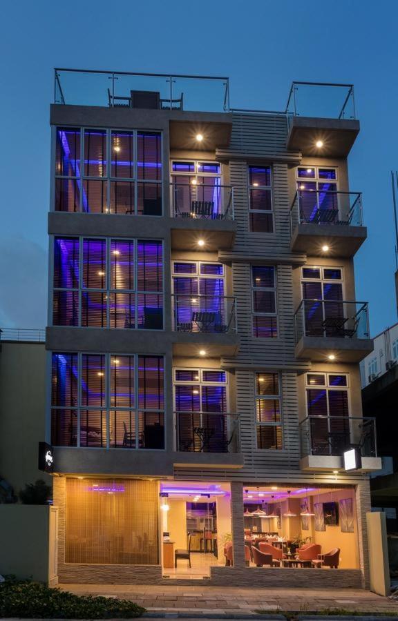 Hotel Eleven Trees Maldives Hulhumalé Exterior foto
