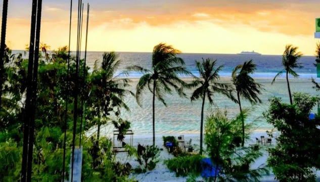 Hotel Eleven Trees Maldives Hulhumalé Exterior foto